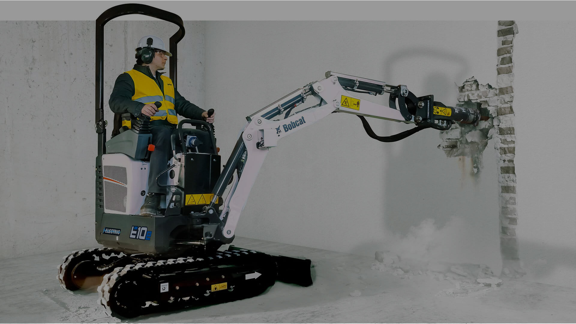 Vi har Bobcat för uthyrning till bra priser.